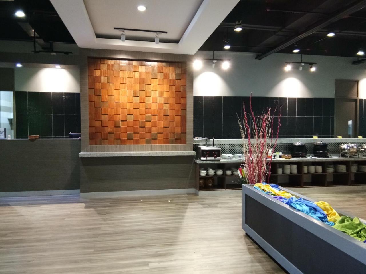 Purnama Hotel Limbang Exterior photo